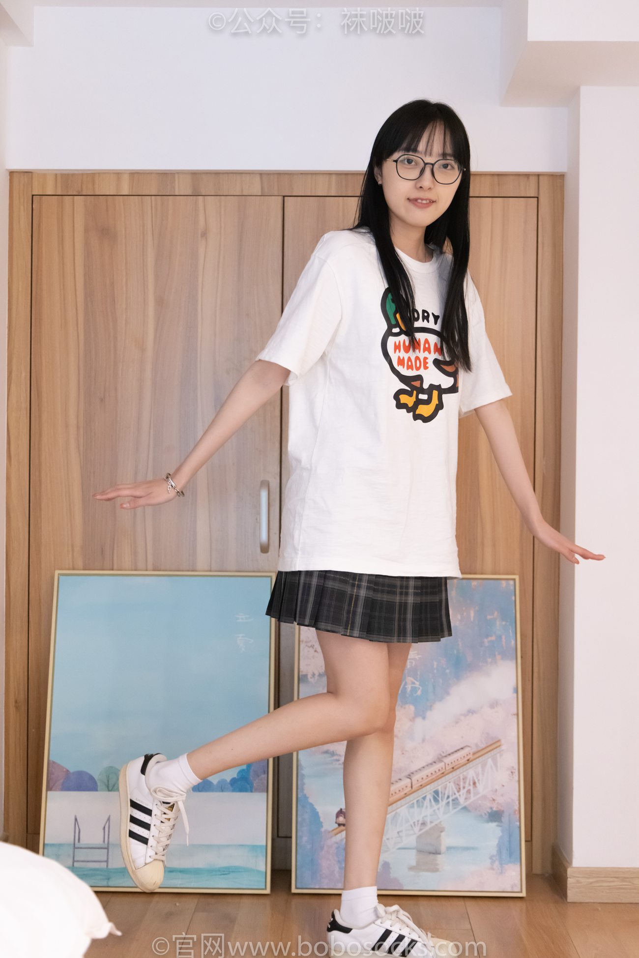 袜啵啵-稚予贝壳头、白棉袜、裸足[145P/1V/6.83GB]